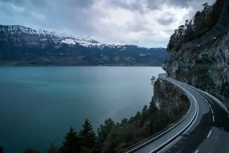 Rețeaua de autostrăzi din Elveția: drumuri moderne, trafic fluent