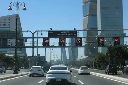 I lavoratori turchi lavorano duramente anche di sabato sull’autostrada Nagyszeben–Pitești.