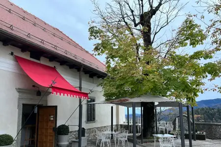 Călătorii cu mașina în Slovenia: descoperiri de-a lungul rețelei de autostrăzi cu vignetă
