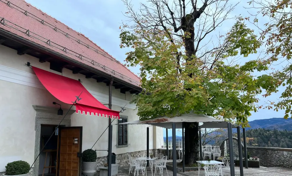 Călătorii cu mașina în Slovenia: descoperiri de-a lungul rețelei de autostrăzi cu vignetă