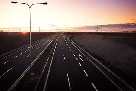 Moldova román nyelvjárás létezik, de azért Moldova hivatalos nyelve a román. Így a fordítás: Vinietă autostrăzi Ungaria 2024